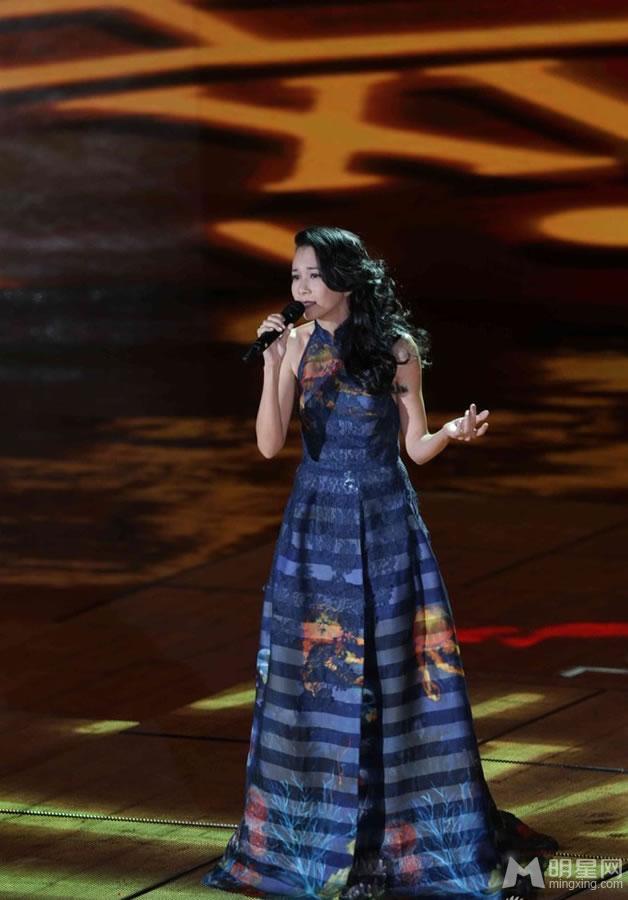 女神莫文蔚当你老了现场组图风骚外边知性内心_图-6