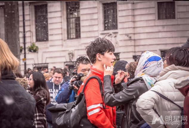 《花儿与少年2》英国枕头大战井柏然郑爽甜蜜cp_图-9