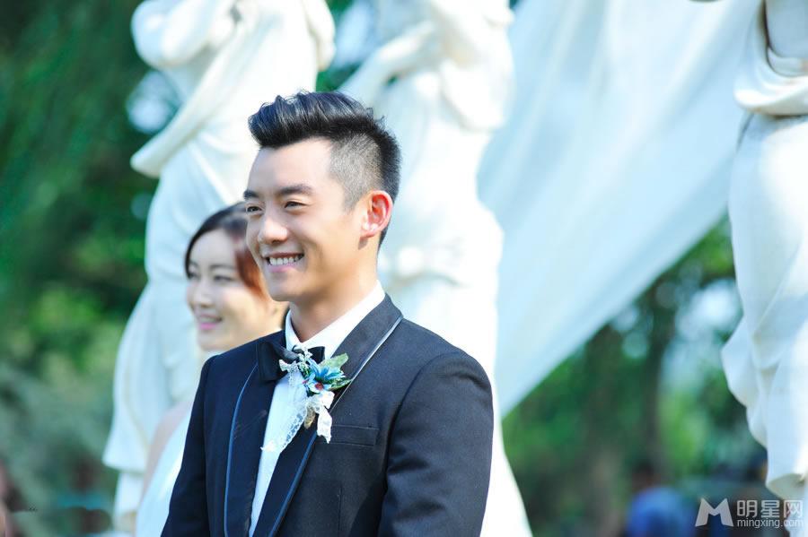 《咱们结婚吧》郑恺陈意涵婚纱写真_图-6
