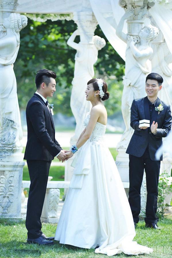 《咱们结婚吧》郑恺陈意涵婚纱写真_图-4