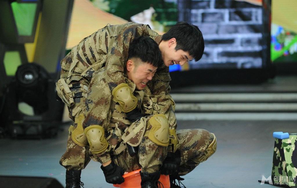 《快乐大本营》最新一期剧照王宝强张丰毅热血男人_图-2