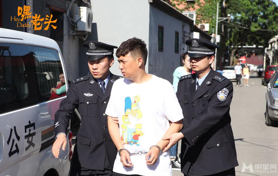 《嘿老头》黄磊被捕剧照满脸愁容演技破表_图-1