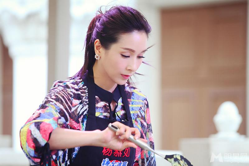 杨恭如《星厨驾到》踢馆成功女神瞬间变厨神_图-4
