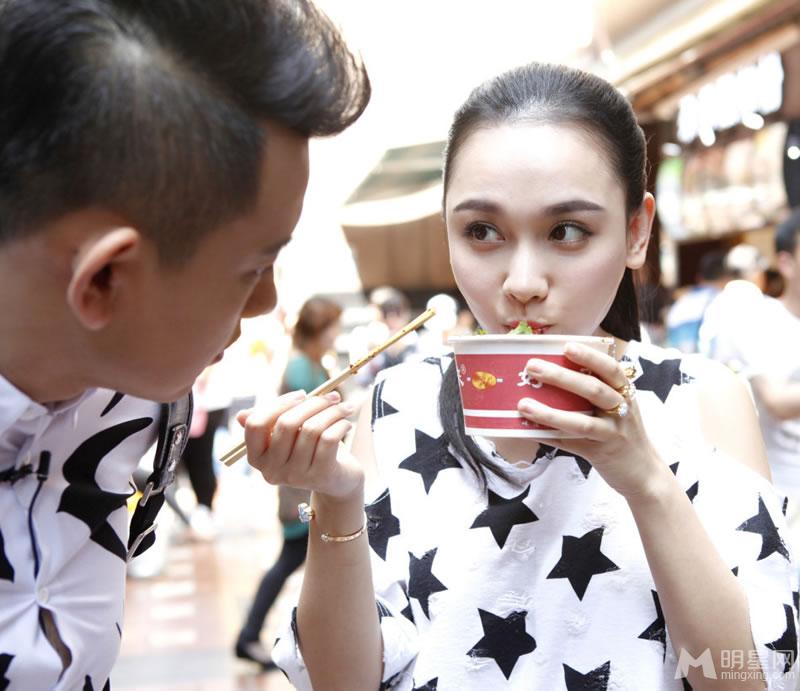 《明星美食地图》孙骁骁李响“情侣装”带你游重庆美食_图-3