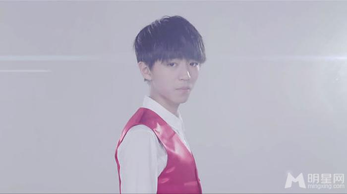 TFBOYS王俊凯《Young》个人图集_图-9
