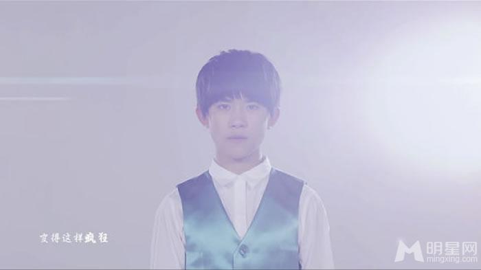 TFBOYS易烊千玺《Young》个人图集_图-13