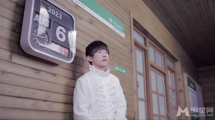 TFBOYS易烊千玺《Young》个人图集_图-12