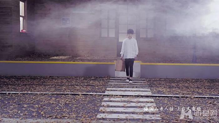 TFBOYS易烊千玺《Young》个人图集_图-14