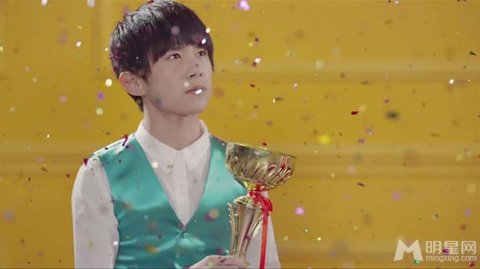 TFBOYS易烊千玺《Young》个人图集_图-10