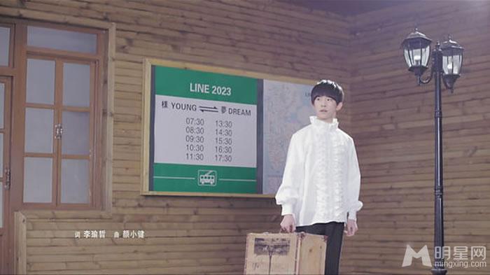TFBOYS易烊千玺《Young》个人图集_图-8