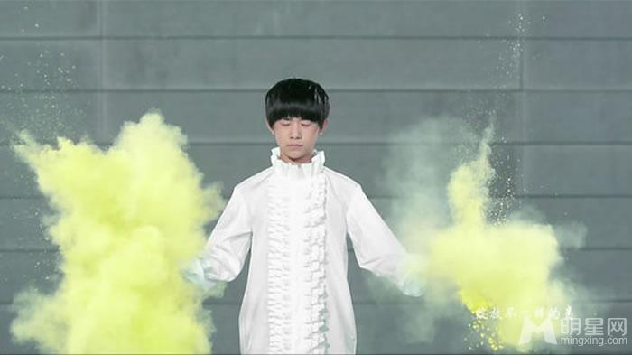 TFBOYS易烊千玺《Young》个人图集_图-6