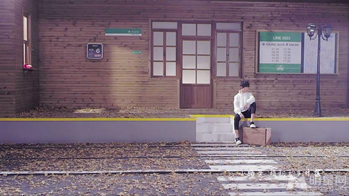 TFBOYS易烊千玺《Young》个人图集_图-15