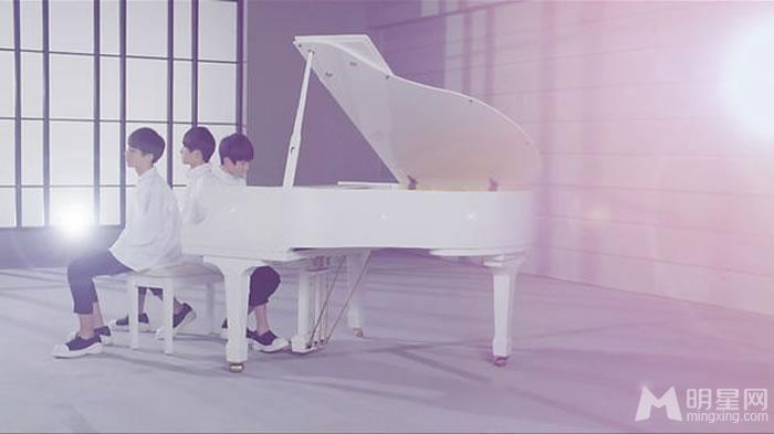 TFBOYS《Young》MV三人合照_图-3