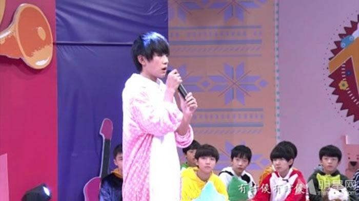 TFBOYS易烊千玺翻唱《红豆》现场_图-3