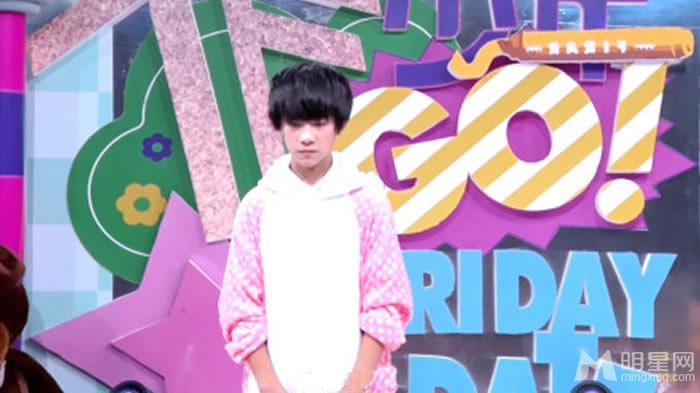 TFBOYS易烊千玺翻唱《红豆》现场_图-9