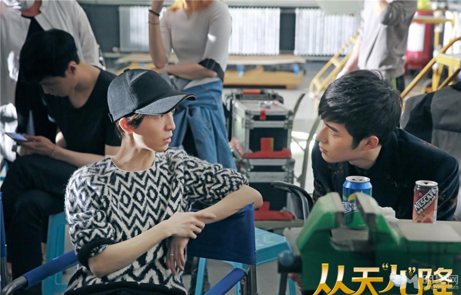 EXO张艺兴参演郭敬明电影《从天而降》杀青现场照_图-3