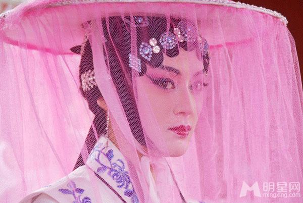 袁姗姗完美演绎《秦香莲》贤妻形象大受追捧_图-1