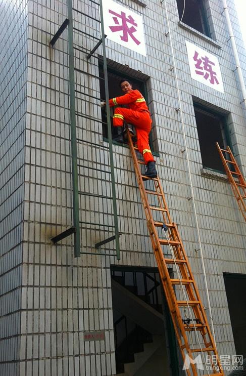 陈伟霆变身《救火英雄》剧照各种任务难度大_图-15