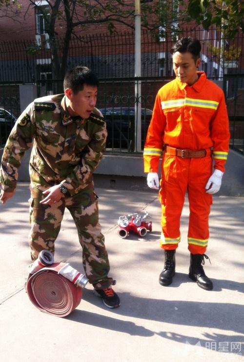 陈伟霆变身《救火英雄》剧照各种任务难度大_图-14