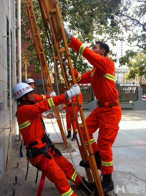 陈伟霆变身《救火英雄》剧照各种任务难度大_图-9
