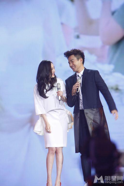 刘恺威杨幂湖南卫视跨年演唱会剧照_图-3