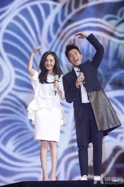 刘恺威杨幂湖南卫视跨年演唱会剧照_图-5