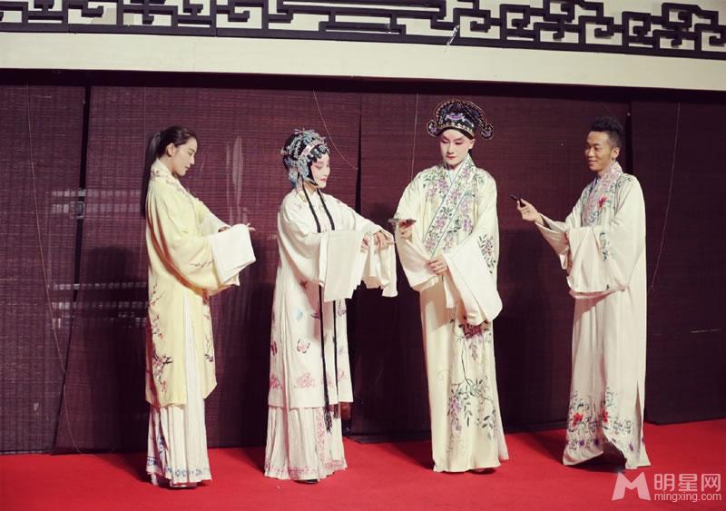 张馨予上演《牡丹亭》演绎凄美爱情_图-4