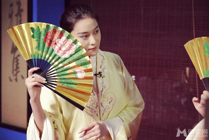 张馨予上演《牡丹亭》演绎凄美爱情_图-3