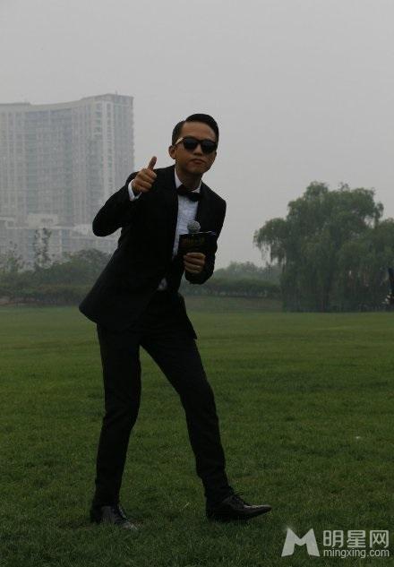 《恶棍天使》拍摄花絮邓超俞白眉玩直升机空降_图-16