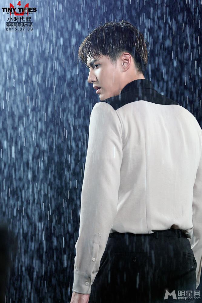 吴亦凡版《时间煮雨》新版MV时代姐妹花身穿校服_图-6