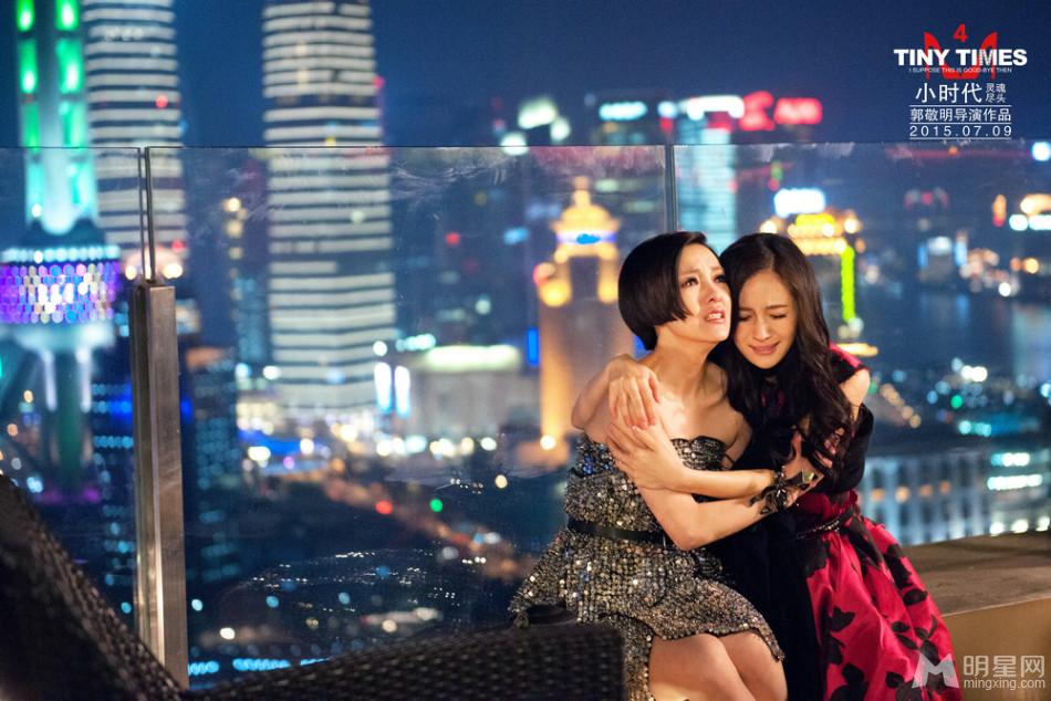 吴亦凡版《时间煮雨》新版MV时代姐妹花身穿校服_图-1
