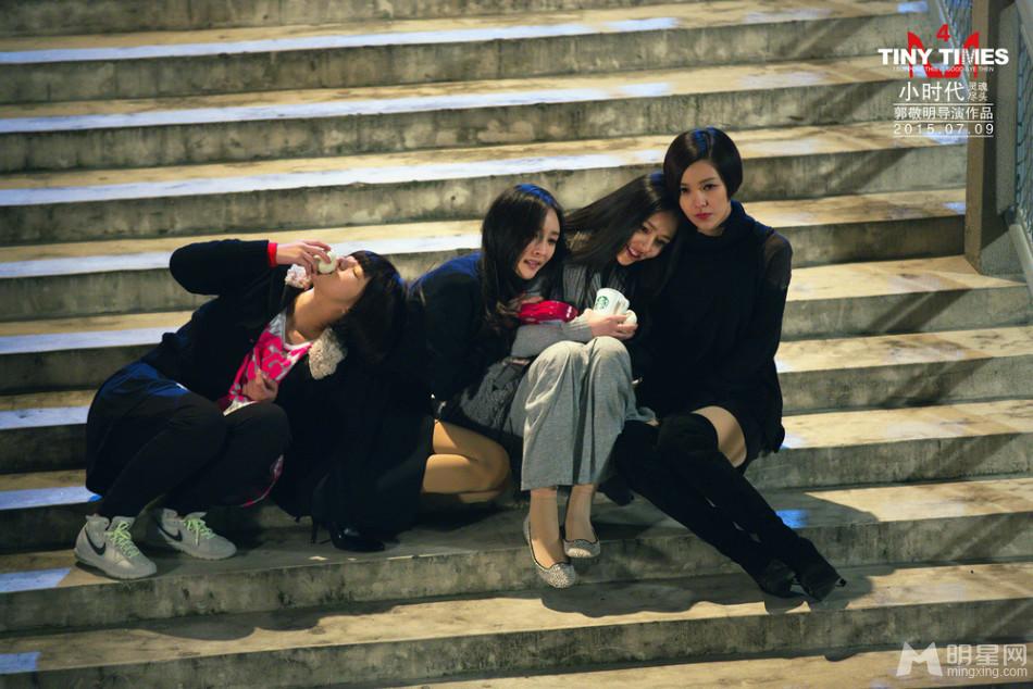 吴亦凡版《时间煮雨》新版MV时代姐妹花身穿校服_图-2