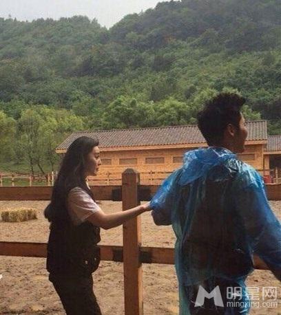 李晨范冰冰牵手录节目秀甜蜜上演偶像剧情节_图-4