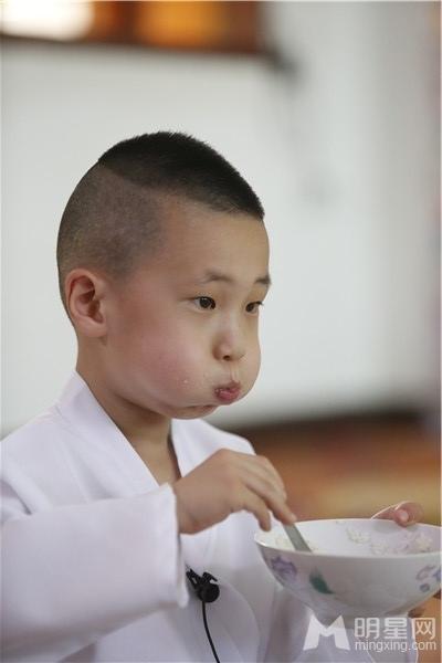 《爸爸去哪儿3》萌娃书院学礼仪跪老爸_图-11