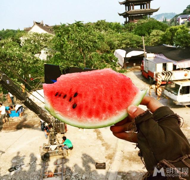 《危城歼霸》大暑热拍高潮吴京自拍消暑_图-13