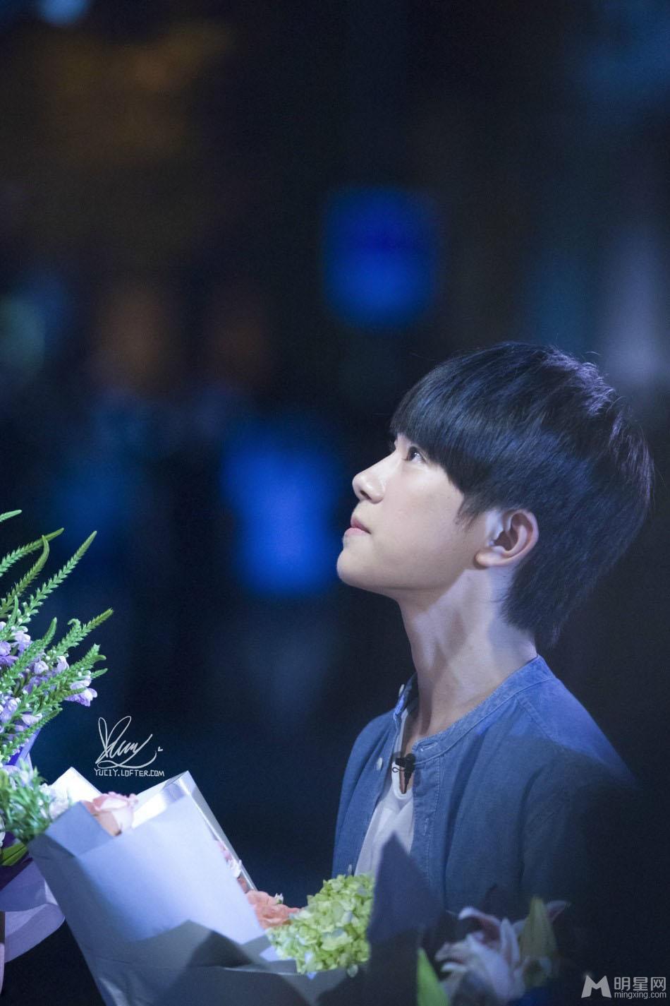 TFBOYS加盟《偶像来了》手捧鲜花见女神_图-3