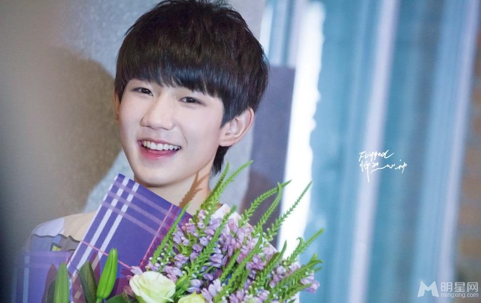 TFBOYS加盟《偶像来了》手捧鲜花见女神_图-13