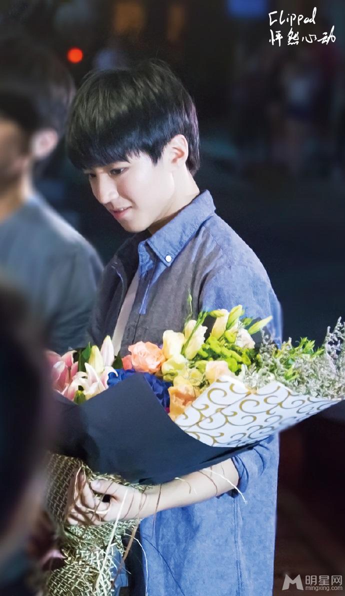 TFBOYS加盟《偶像来了》手捧鲜花见女神_图-9