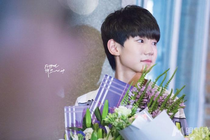 TFBOYS加盟《偶像来了》手捧鲜花见女神_图-15