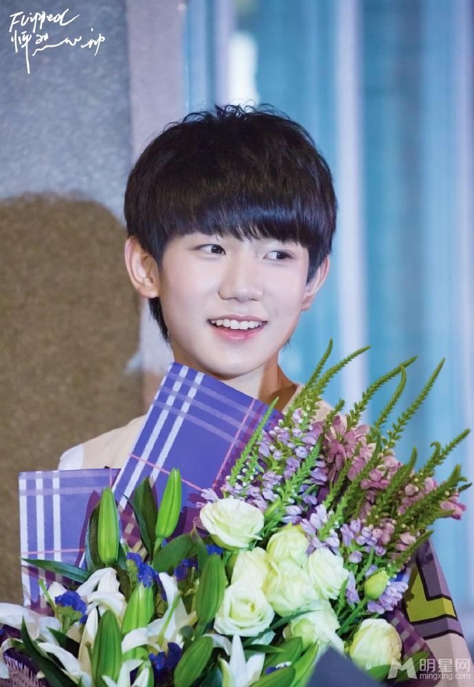 TFBOYS加盟《偶像来了》手捧鲜花见女神_图-17