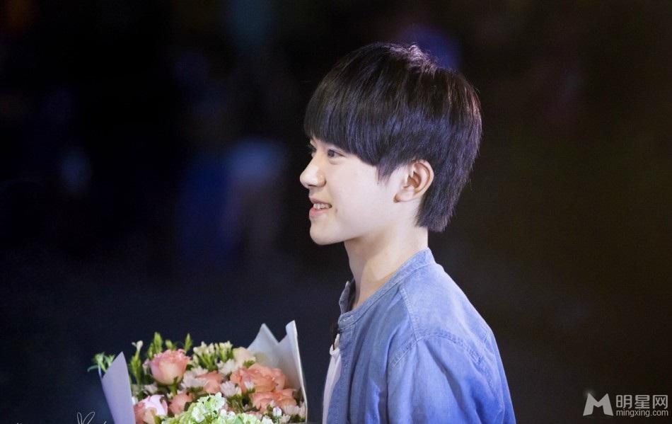 TFBOYS加盟《偶像来了》手捧鲜花见女神_图-4
