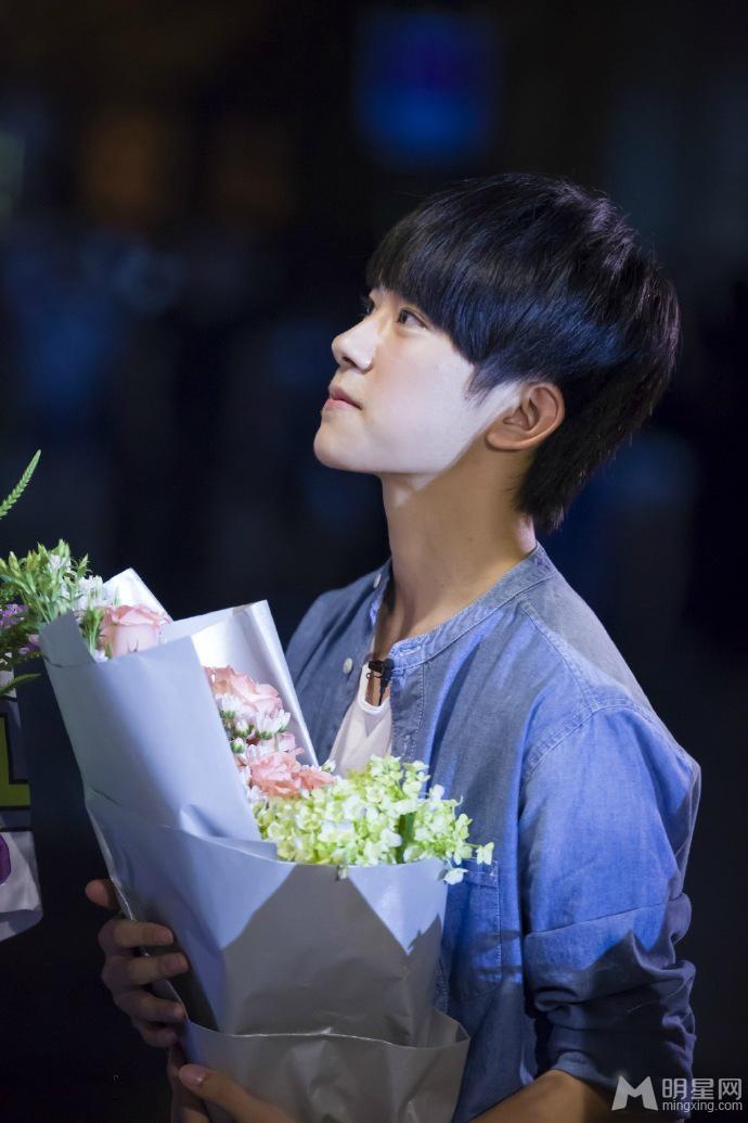 TFBOYS加盟《偶像来了》手捧鲜花见女神_图-6