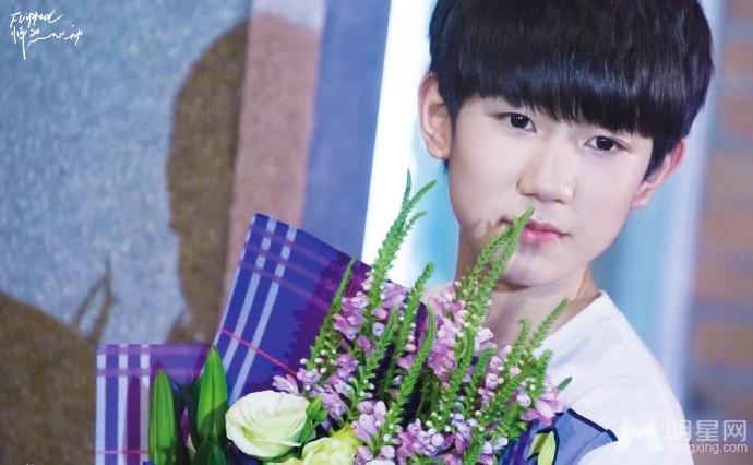 TFBOYS加盟《偶像来了》手捧鲜花见女神_图-14