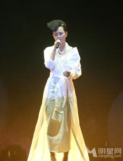 周笔畅香港演唱会陈慧琳杨千嬅助阵_图-1