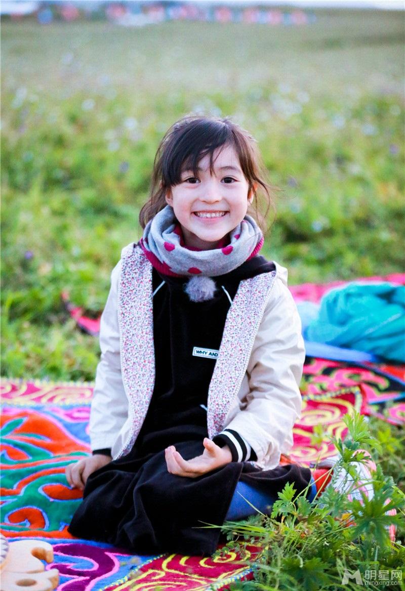 元气少女！《爸爸3》夏天草原写真美如画_图-9