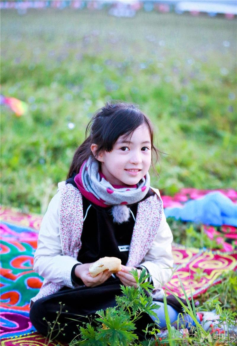 元气少女！《爸爸3》夏天草原写真美如画_图-3