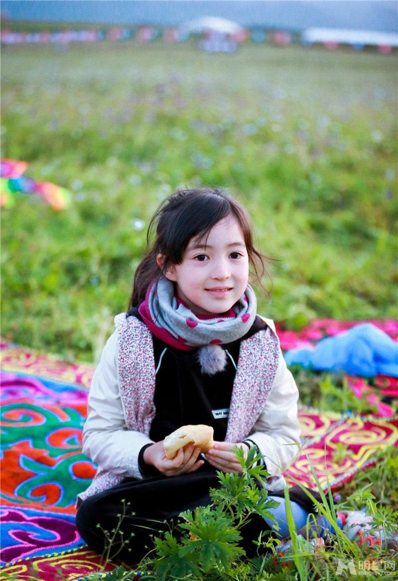 元气少女！《爸爸3》夏天草原写真美如画_图-2