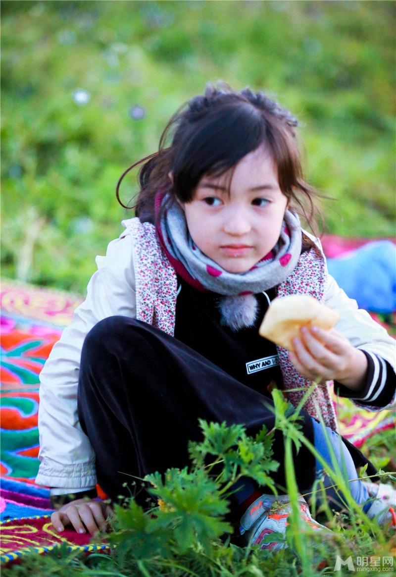 元气少女！《爸爸3》夏天草原写真美如画_图-7