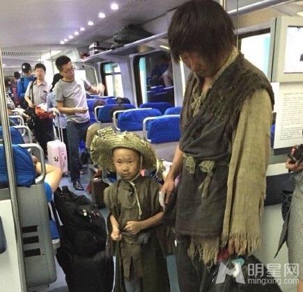 爸爸3穿越变清宫剧胡军女儿反串轩轩穿龙袍_图-14