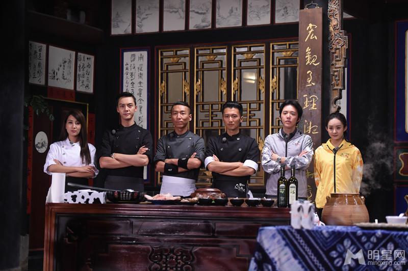 李云迪做客《十二道锋味》获赞反差萌_图-1
